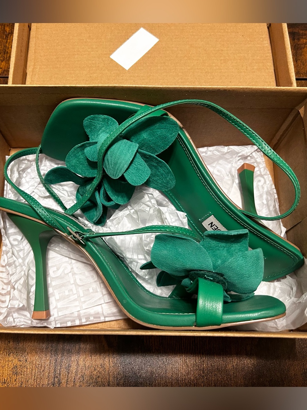 Steve Madden Green Flower Appliqué square toe sandal
